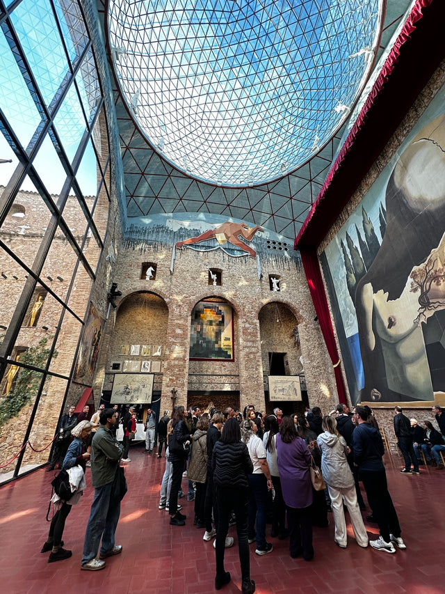 Under the geodesic dome at the Dalí Theatre-Museum with visitors