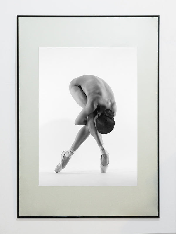 En-Pointe limited edition black and white ballet fine art print by Arkadiusz Branicki for Cloud Dancer neutral interior walls