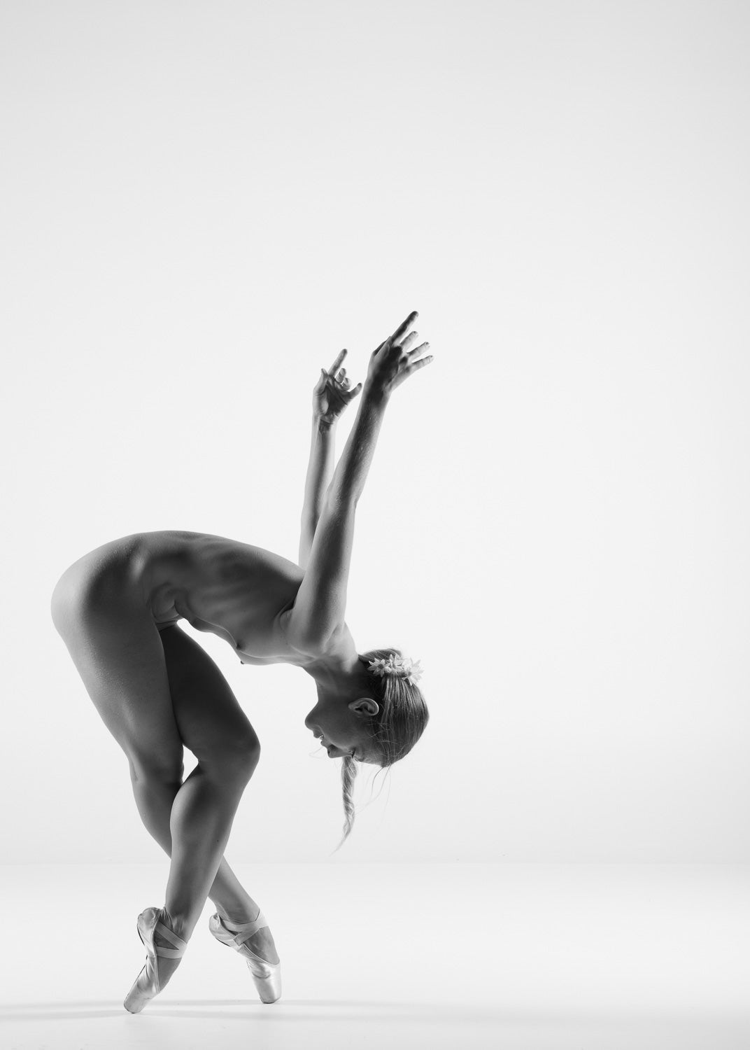 ballerina en pointe print black and white photography dance