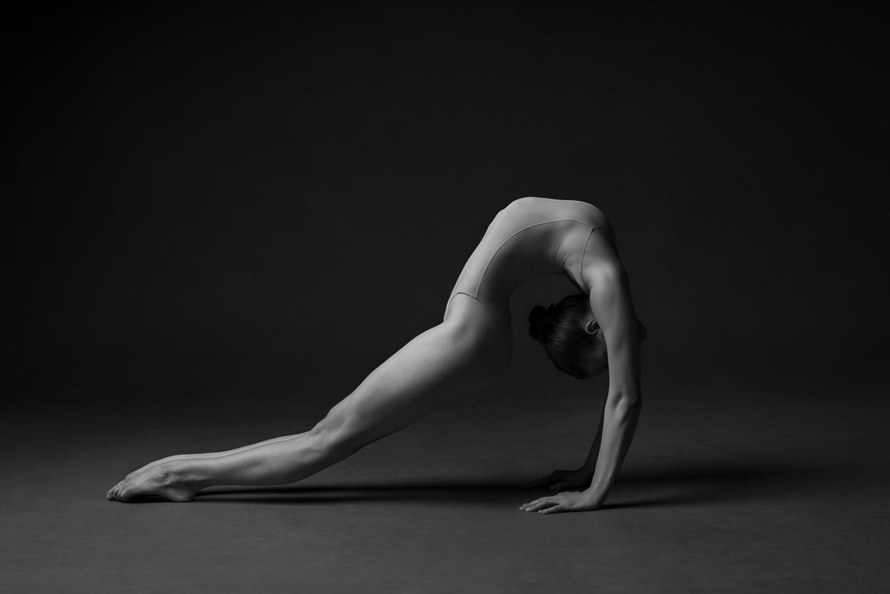 Print image of a female gymnast, contortion, artistic, aesthetically breathtaking. Photo print studio, colors black and white.